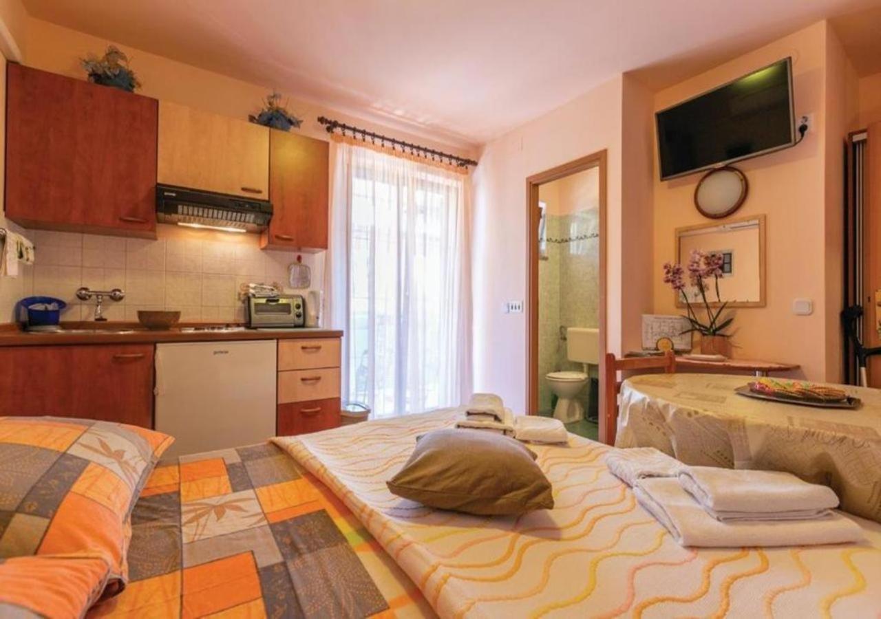Adria Vrsar Appartement Buitenkant foto